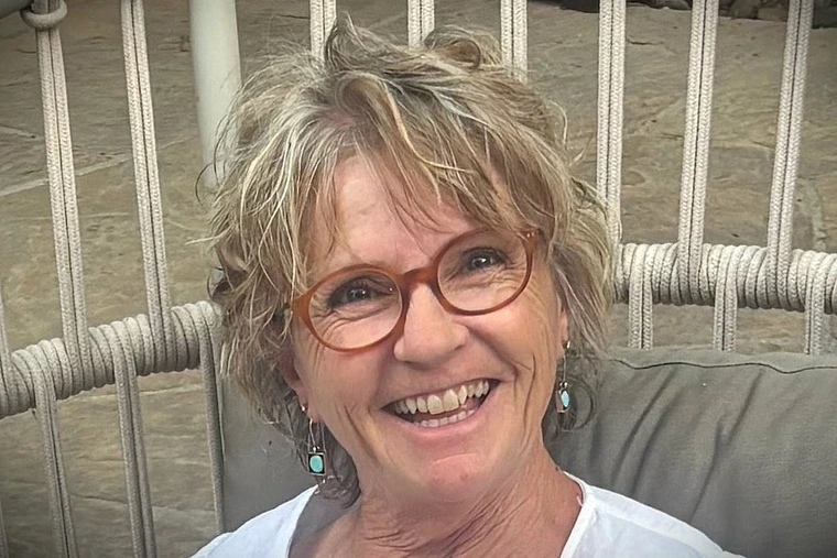 Julie Kennedy Headshot